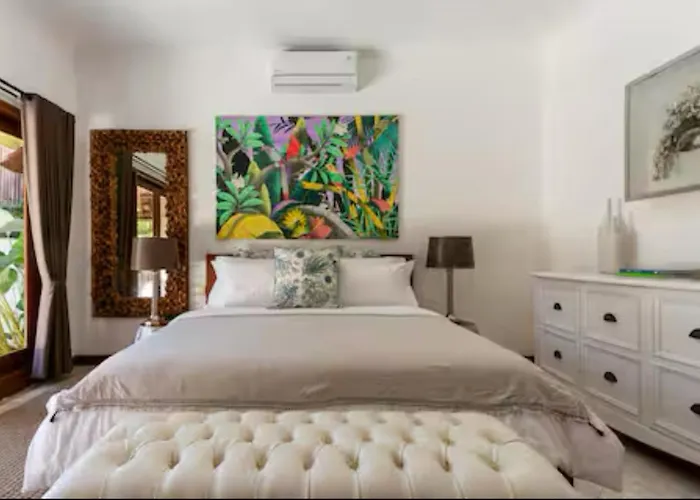 Villa Three Bedrooms Elegant The White Door *