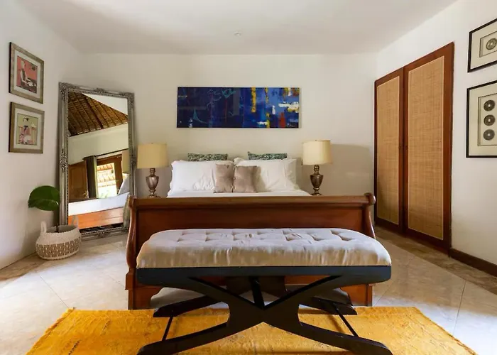 Villa Three Bedrooms Elegant The White Door Sanur (Bali)
