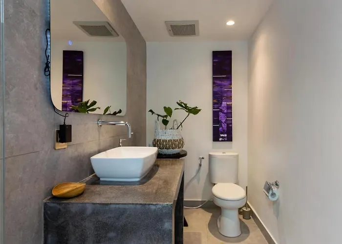 Villa Three Bedrooms Elegant The White Door Sanur (Bali)