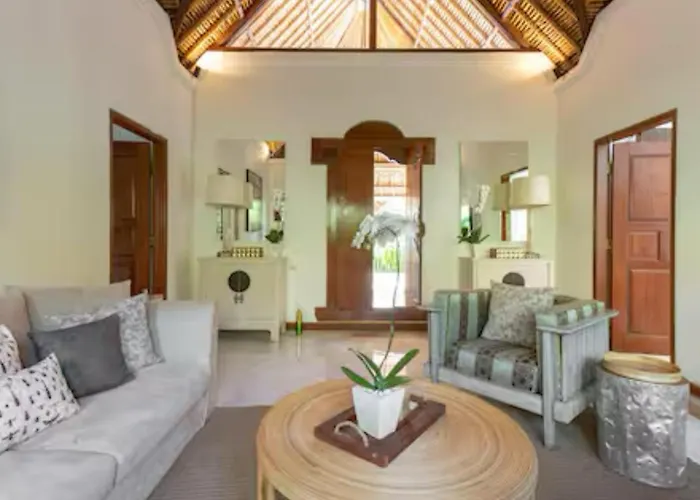 Three Bedrooms Elegant The White Door Villa