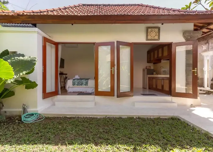 Three Bedrooms Elegant The White Door * Sanur (Bali)