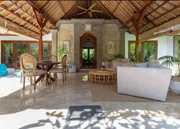 Villa Three Bedrooms Elegant The White Door *