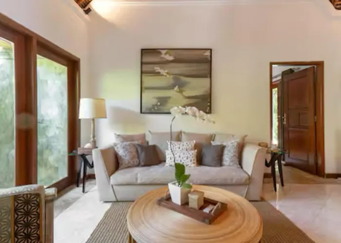 Villa Three Bedrooms Elegant The White Door