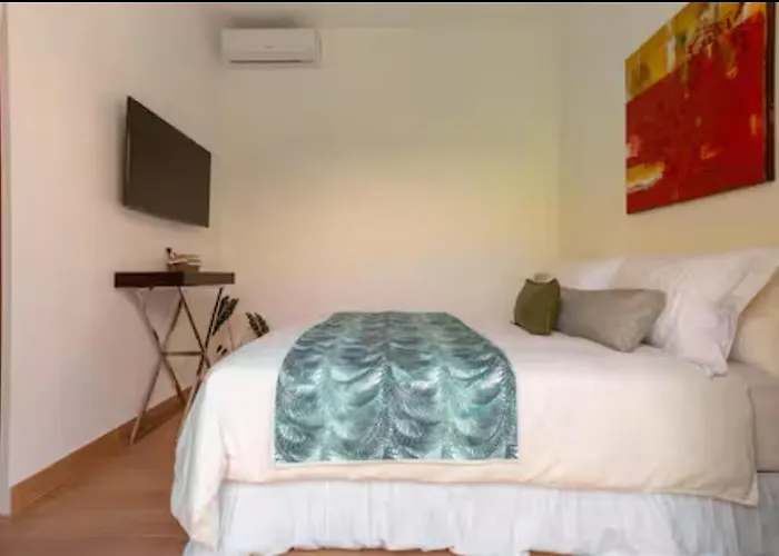 Villa Three Bedrooms Elegant The White Door Sanur (Bali)