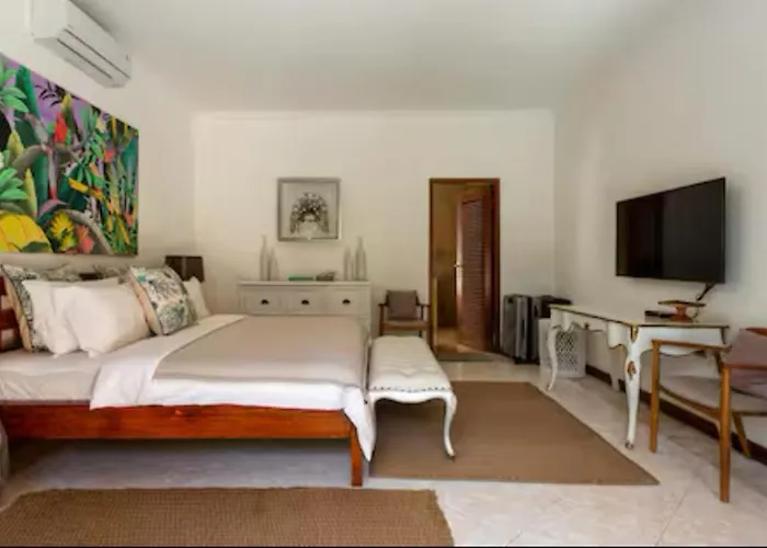 Three Bedrooms Elegant The White Door * Sanur (Bali)